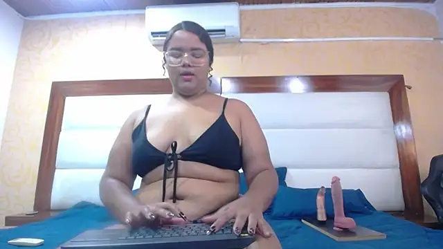 NicolBonnie online show from September 25, 8:01 pm