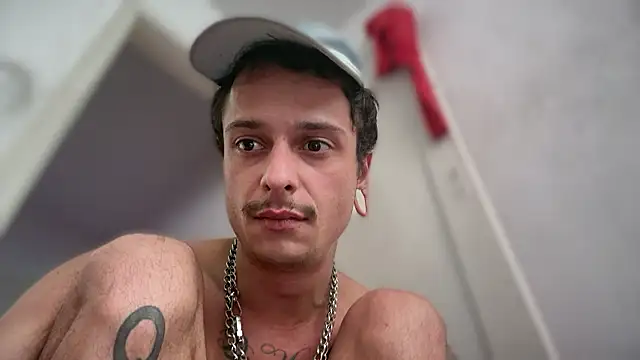 Snapshot of chrisalmeid_ chatting on February 2, 3:44 pm chrisalmeid online show from February 2, 3:44 pm