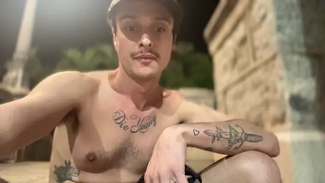 Snapshot of chrisalmeid_ chatting on February 16, 7:26 am chrisalmeid online show from February 16, 7:26 am