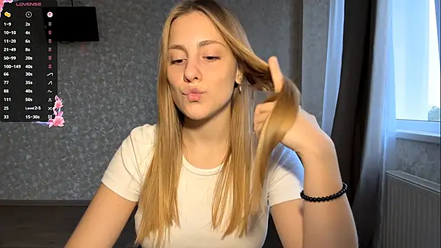 Snapshot of DreamyOlivia chatting on September 29, 1:38 pm DreamyOlivia online show from September 29, 1:38 pm