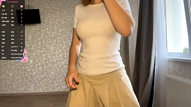 Snapshot of DreamyOlivia chatting on October 8, 1:53 pm DreamyOlivia online show from October 8, 1:53 pm