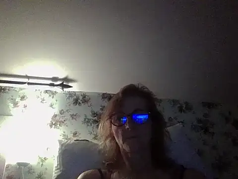 Snapshot of Valinella chatting on December 14, 7:51 pm Valinella online show from December 14, 7:51 pm