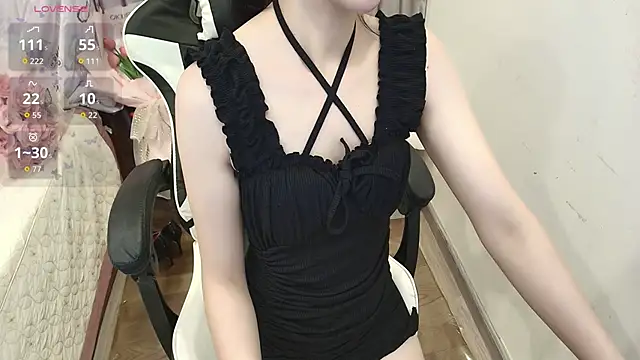 Snapshot of Bae_Gigii chatting on October 13, 1:05 am Bae Gigii online show from October 13, 1:05 am