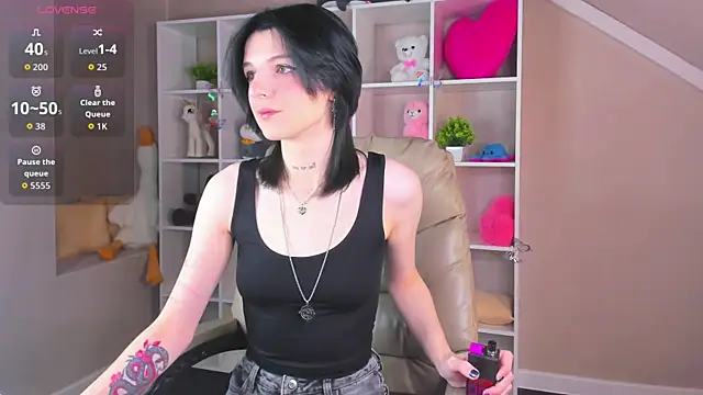 Lynn Martin online show from December 4, 12:20 am