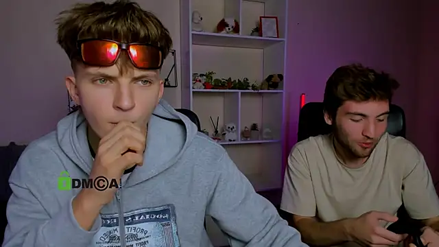 travis wolf  online show from October 4, 7:01 pm