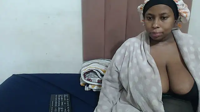 Chubby Queenx255 online show from November 14, 5:22 pm