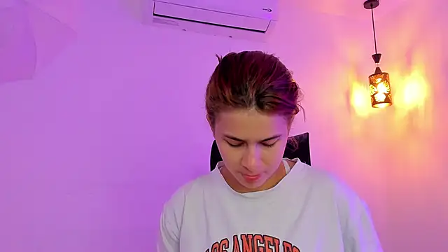 Snapshot of kaylajhonnes6 chatting on September 24, 2:20 pm kaylajhonnes6 online show from September 24, 2:20 pm