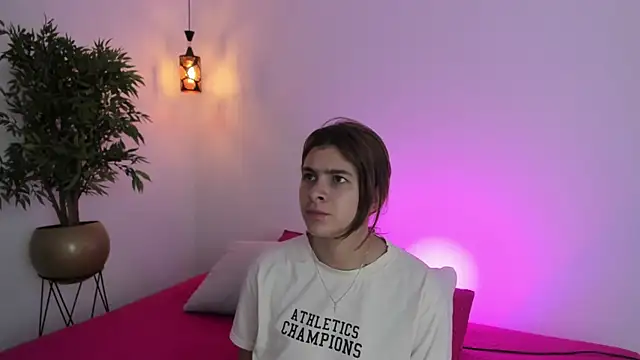 Snapshot of kaylajhonnes6 chatting on September 28, 12:54 pm kaylajhonnes6 online show from September 28, 12:54 pm