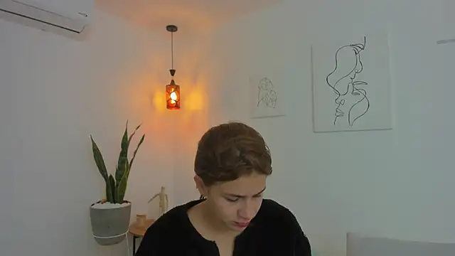 Snapshot of kaylajhonnes6 chatting on October 12, 1:21 pm kaylajhonnes6 online show from October 12, 1:21 pm