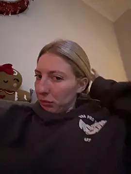 Snapshot of CheekyChelseaX chatting on December 1, 6:24 pm CheekyChelseaX online show from December 1, 6:24 pm