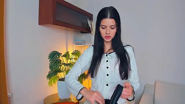 JoCauterucci online show from September 27, 7:24 am