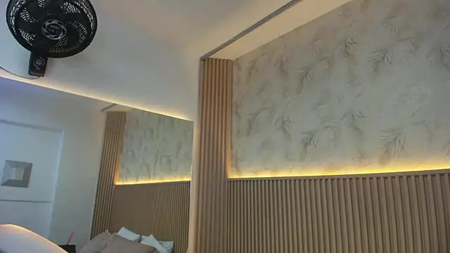 Snapshot of Liss-Reyes chatting on February 12, 12:11 pm Liss-Reyes online show from February 12, 12:11 pm