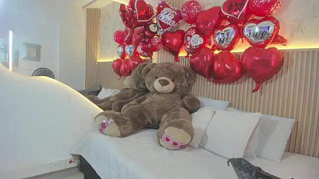 Snapshot of Liss-Reyes chatting on February 15, 1:31 pm Liss-Reyes online show from February 15, 1:31 pm