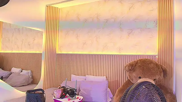 Snapshot of Liss-Reyes chatting on March 9, 1:15 pm Liss-Reyes online show from March 9, 1:15 pm