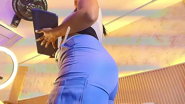 Snapshot of Liss-Reyes chatting on March 16, 12:42 pm Liss-Reyes online show from March 16, 12:42 pm