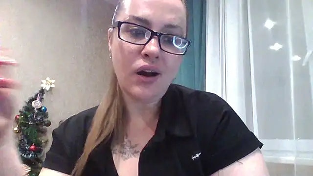 Snapshot of karina160000 chatting on December 18, 2:45 pm karina160000 online show from December 18, 2:45 pm