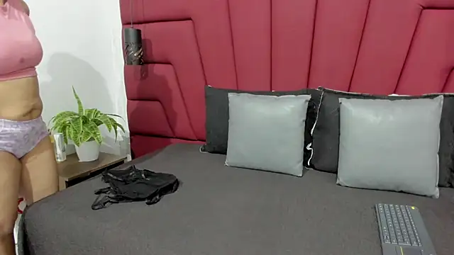 Miranda Laurent online show from September 11, 7:36 pm