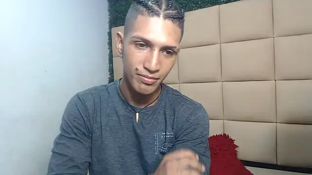 Snapshot of bull_cam chatting on September 12, 5:35 pm bull cam online show from September 12, 5:35 pm