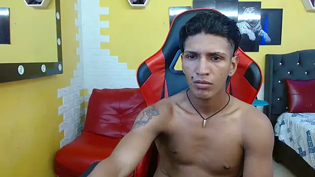 Snapshot of bull_cam chatting on September 14, 6:40 pm bull cam online show from September 14, 6:40 pm