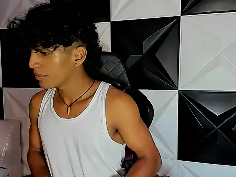 Snapshot of bull_cam chatting on September 17, 7:15 pm bull cam online show from September 17, 7:15 pm