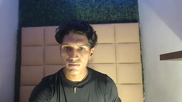 Snapshot of bull_cam chatting on September 21, 7:15 pm bull cam online show from September 21, 7:15 pm