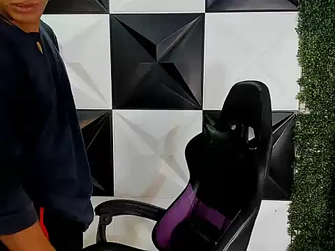 Snapshot of bull_cam chatting on September 22, 8:00 pm bull cam online show from September 22, 8:00 pm