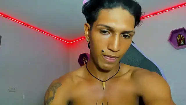 Snapshot of bull_cam chatting on September 25, 7:50 pm bull cam online show from September 25, 7:50 pm