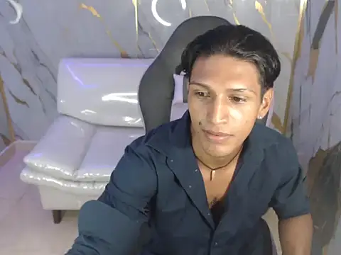 Snapshot of bull_cam chatting on October 1, 5:19 pm bull cam online show from October 1, 5:19 pm