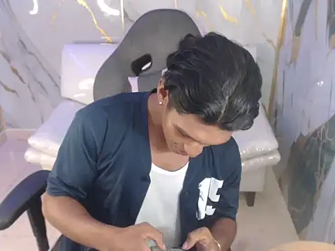 Snapshot of bull_cam chatting on October 3, 7:00 pm bull cam online show from October 3, 7:00 pm