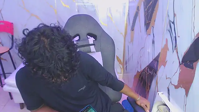 Snapshot of bull_cam chatting on October 11, 4:49 pm bull cam online show from October 11, 4:49 pm