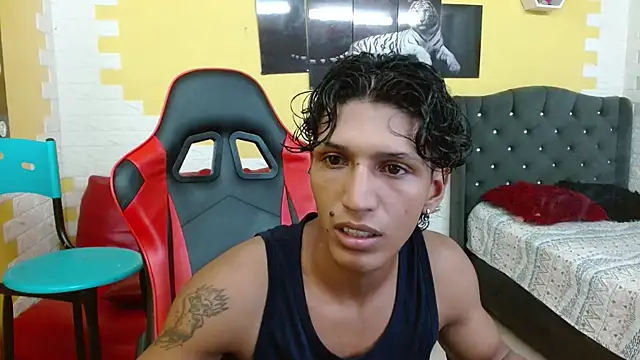 Snapshot of bull_cam chatting on October 14, 8:09 pm bull cam online show from October 14, 8:09 pm