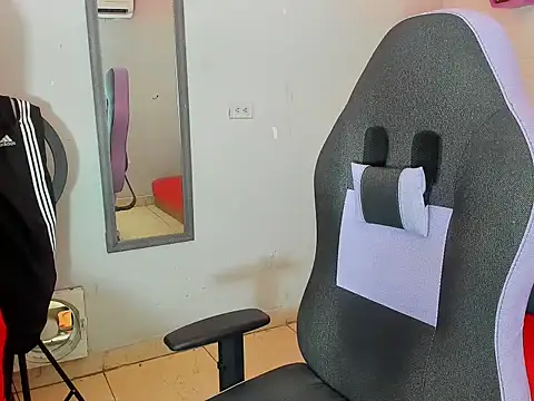 Snapshot of bull_cam chatting on October 15, 7:25 pm bull cam online show from October 15, 7:25 pm