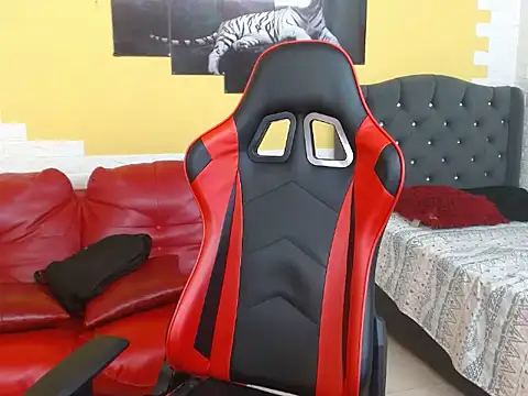 Snapshot of bull_cam chatting on October 16, 7:48 pm bull cam online show from October 16, 7:48 pm