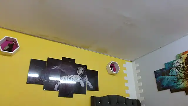 Snapshot of bull_cam chatting on October 21, 5:02 pm bull cam online show from October 21, 5:02 pm