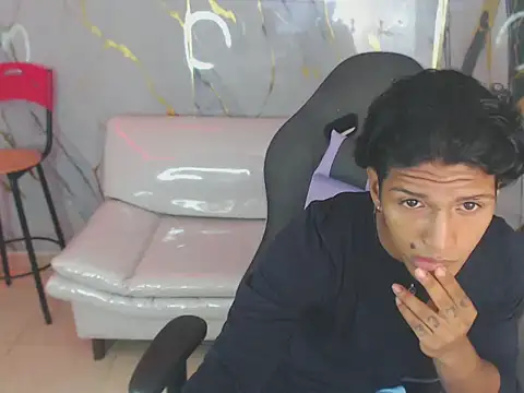 Snapshot of bull_cam chatting on November 2, 3:25 pm bull cam online show from November 2, 3:25 pm