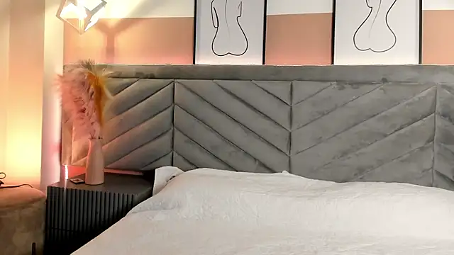 Mia Valentine  online show from September 24, 8:45 pm