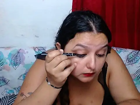 Snapshot of KeilyHall chatting on November 25, 10:15 am KeilyHall online show from November 25, 10:15 am