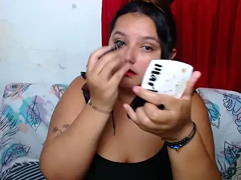 Snapshot of KeilyHall chatting on December 5, 3:37 am KeilyHall online show from December 5, 3:37 am