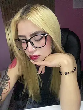 PrettyAshley  online show from July 19, 2:32 pm