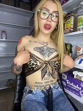 PrettyAshley  online show from July 20, 9:50 pm