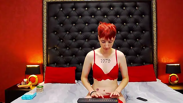 Luna Devil  online show from November 20, 6:51 pm