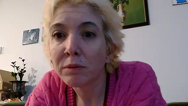 averysage333 online show from September 20, 8:37 am