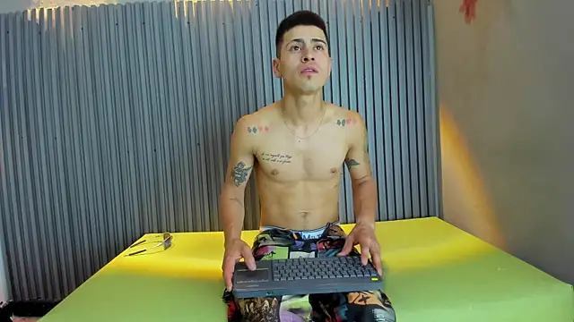 JOWELL HENAO online show from September 20, 3:51 am
