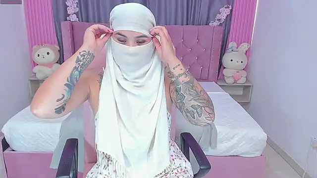 Nayla-Mouna online show from September 25, 8:01 pm