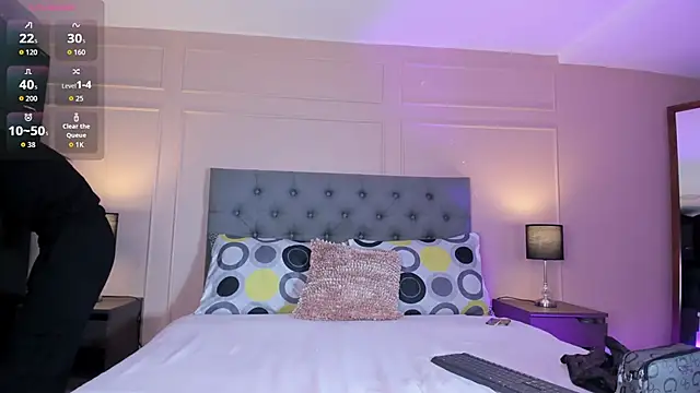 ALICESANDOVAL online show from December 4, 11:41 am