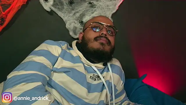  leda swan  online show from October 24, 1:18 pm