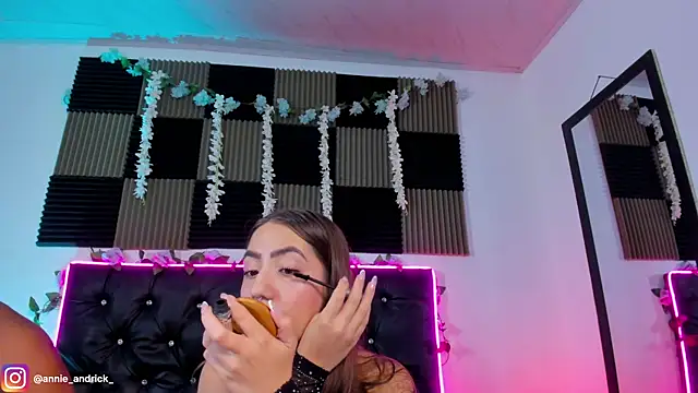  leda swan  online show from May 29, 11:19 am