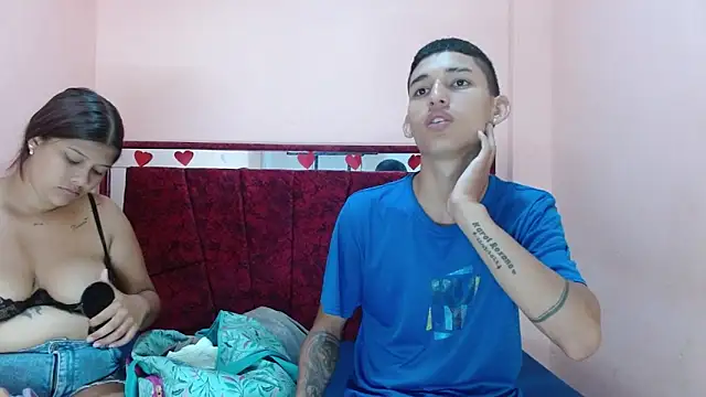 Snapshot of carol_hard_love chatting on November 24, 3:39 am carol hard love online show from November 24, 3:39 am