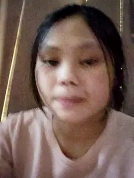 Snapshot of omiu-baby chatting on April 3, 6:11 am omiu-baby online show from April 3, 6:11 am