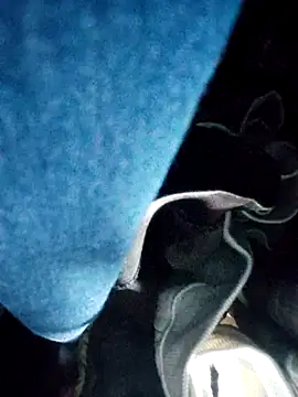 Snapshot of omiu-baby chatting on May 13, 12:41 am omiu-baby online show from May 13, 12:41 am